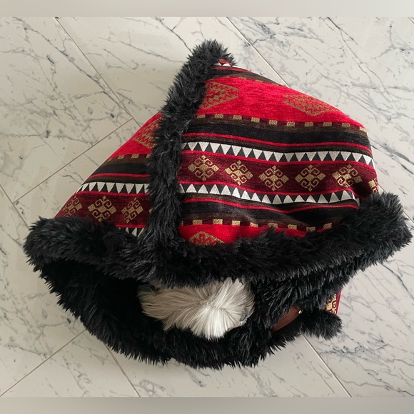 Zeus, High-end black faux fur and kilim-velvet fabric M size handmade pet bed - Picture 7 of 9